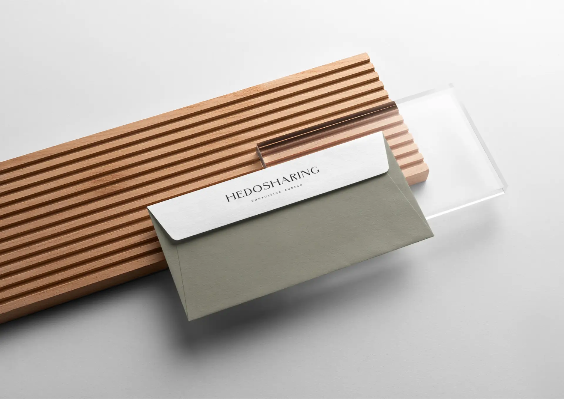 Разработка фирменного стиля для бюро, которое строит репутацию