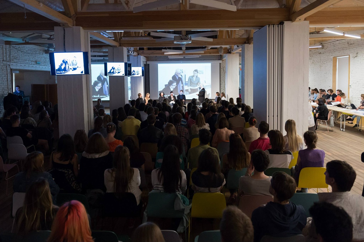 Organisation and coverage of the event at the Garage Museum