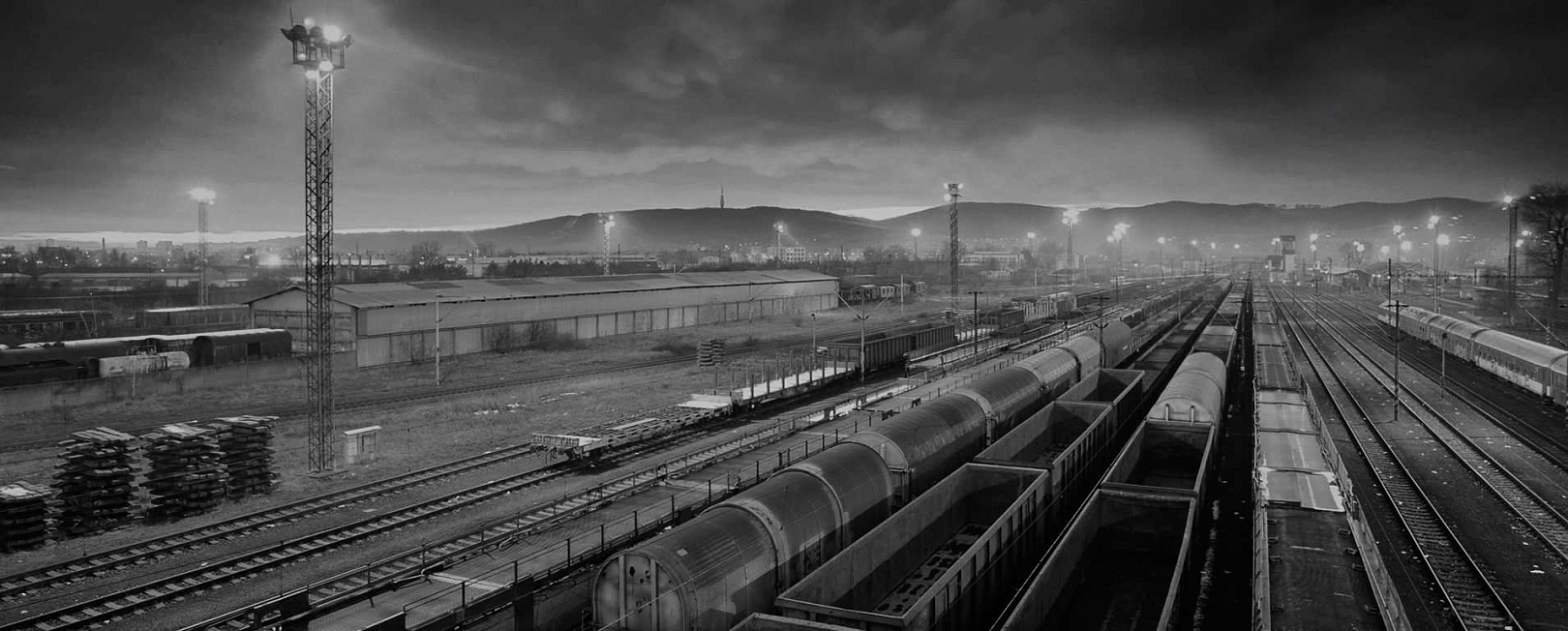 Логотип и фирменный стиль для транспортной компании TKSTACK